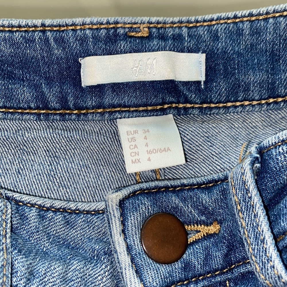 H&M Shorts - Picture 2 of 3